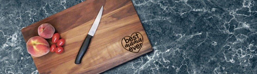 Mom Floral Wreath - Engraved Walnut Cutting Board – Hailey Home